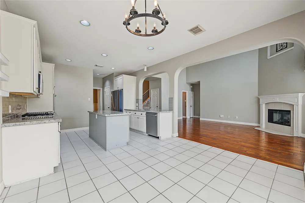 2422 Lansing Circle Pearland, TX 77584