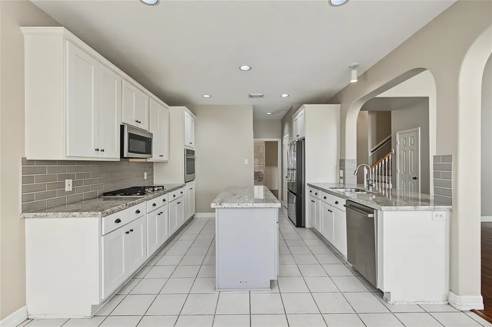 2422 Lansing Circle Pearland, TX 77584