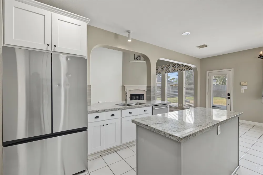 2422 Lansing Circle Pearland, TX 77584