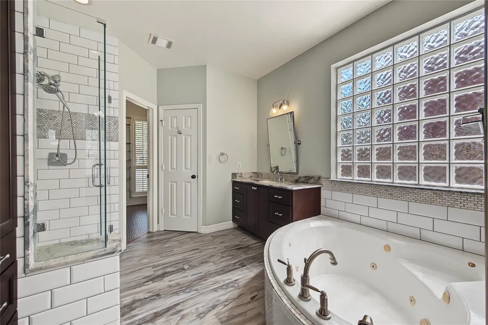 2422 Lansing Circle Pearland, TX 77584