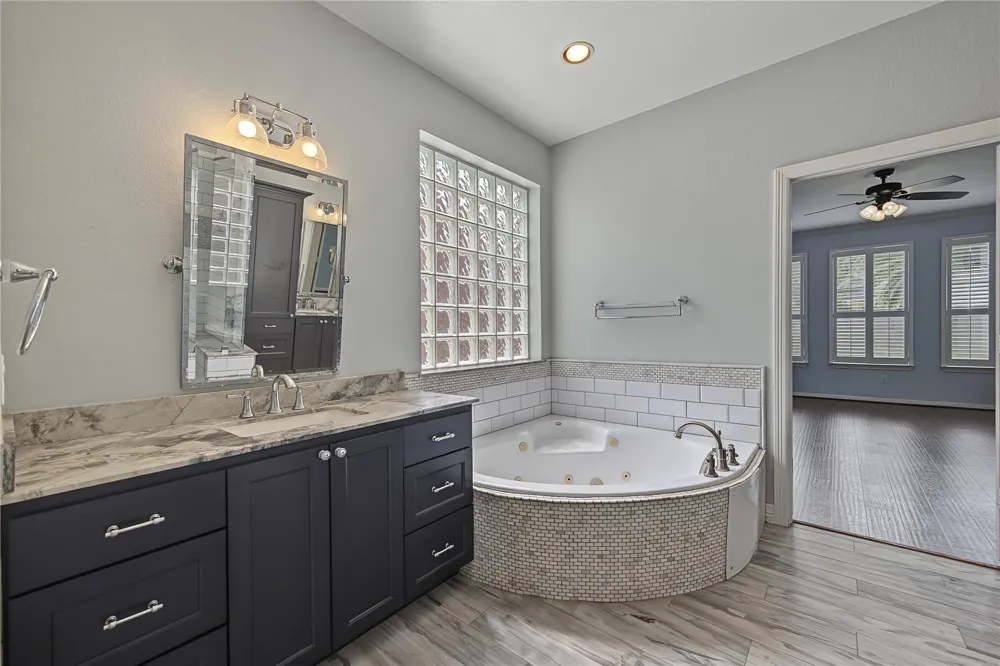 2422 Lansing Circle Pearland, TX 77584
