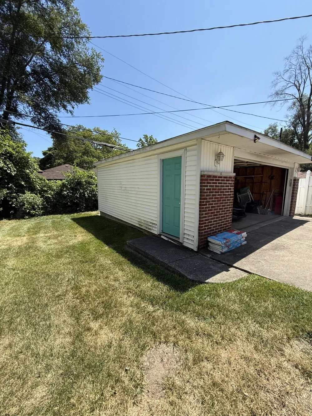 21920 Cloverlawn Street Oak Park City, MI 48237