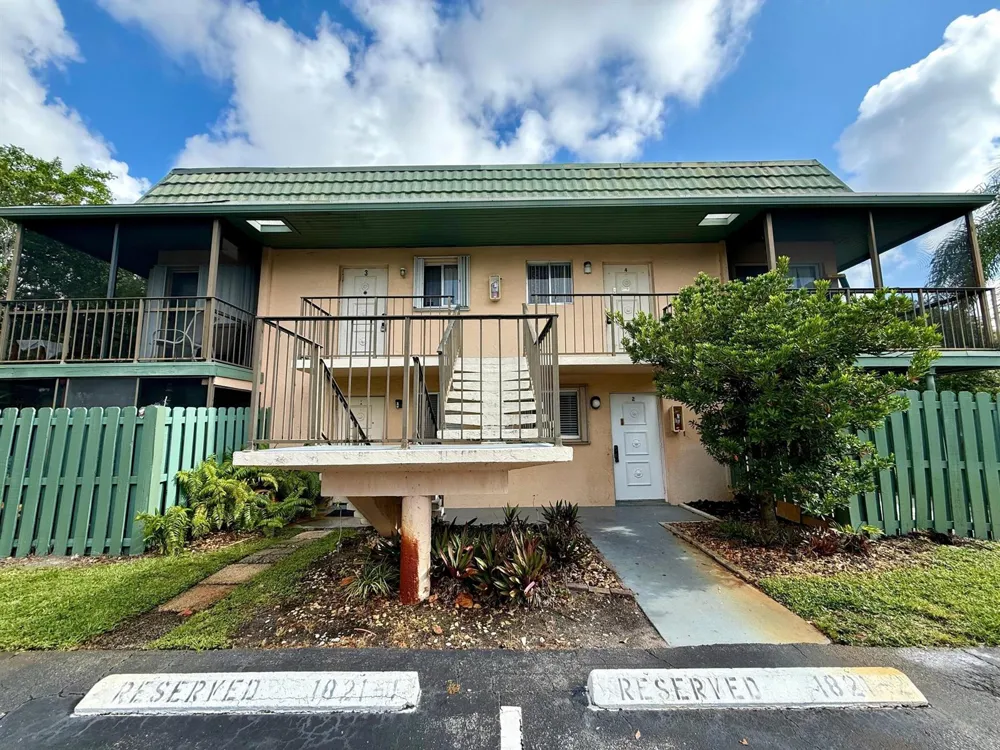 1821 Fairview Villas Drive #2 Palm Springs, FL 33406