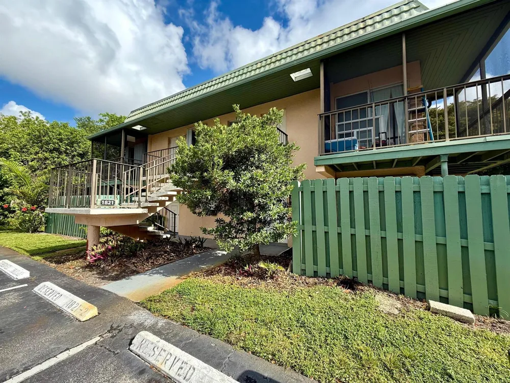 1821 Fairview Villas Drive #2 Palm Springs, FL 33406