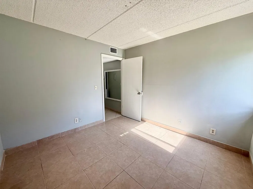 1821 Fairview Villas Drive #2 Palm Springs, FL 33406