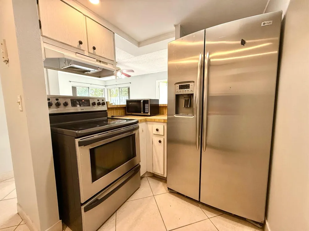 1821 Fairview Villas Drive #2 Palm Springs, FL 33406