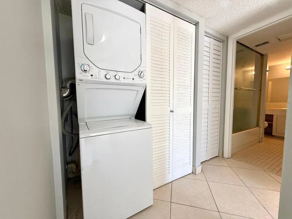 1821 Fairview Villas Drive #2 Palm Springs, FL 33406
