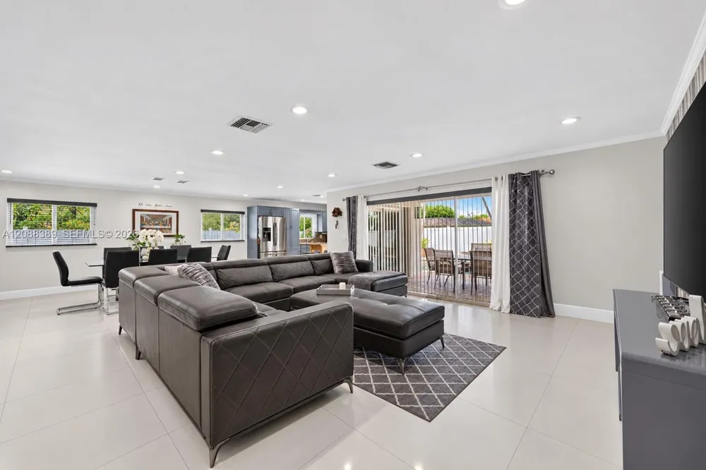 9341 SW 16th Rd W Boca Raton, FL 33428