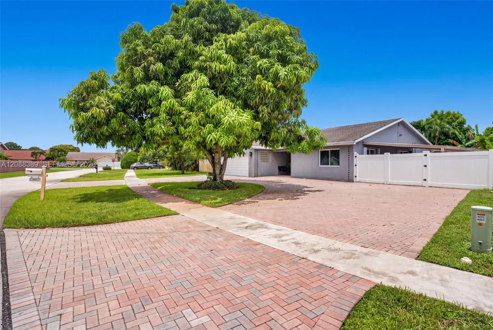 9341 SW 16th Rd W Boca Raton, FL 33428