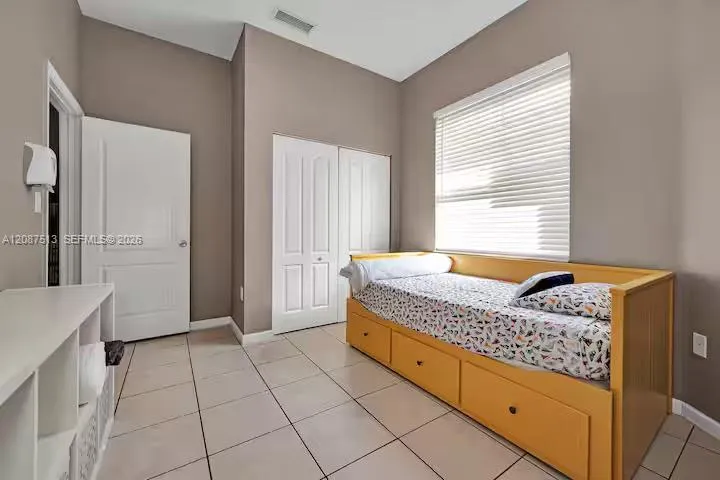 2327 NE 37th Ter Homestead, FL 33033