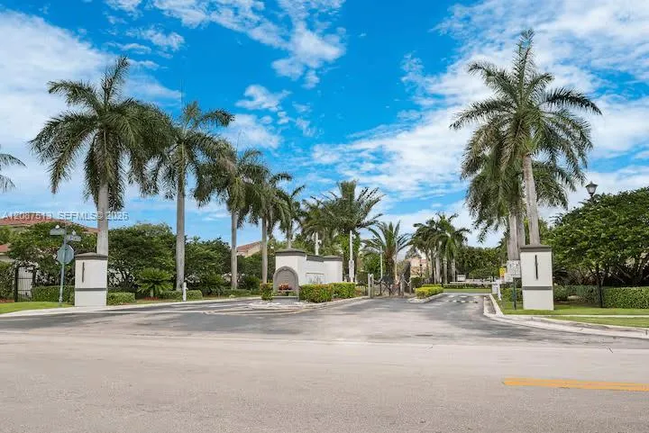 2327 NE 37th Ter Homestead, FL 33033