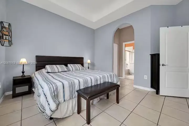 2327 NE 37th Ter Homestead, FL 33033