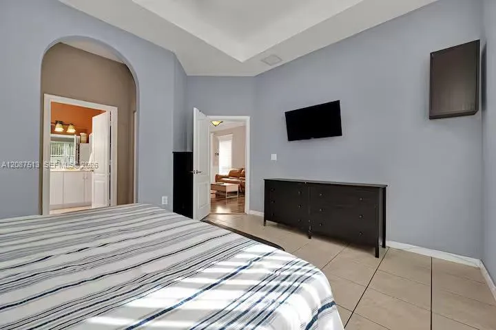 2327 NE 37th Ter Homestead, FL 33033