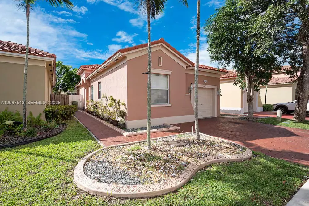 2327 NE 37th Ter Homestead, FL 33033