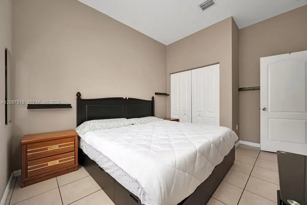 2327 NE 37th Ter Homestead, FL 33033