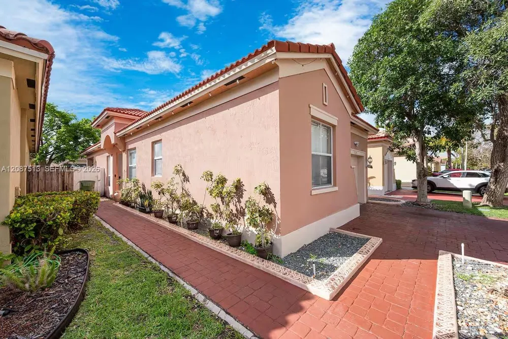 2327 NE 37th Ter Homestead, FL 33033