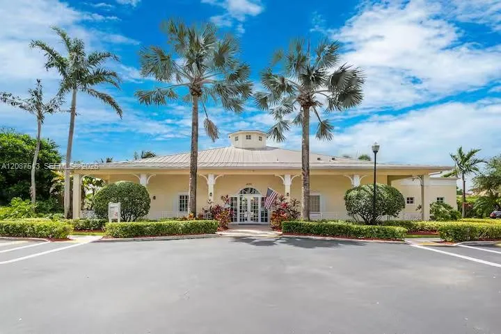 2327 NE 37th Ter Homestead, FL 33033