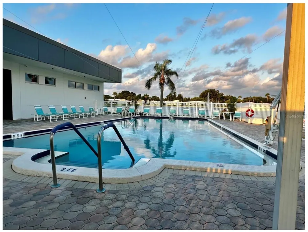 1100 BELCHER ROAD S #523 Largo, FL 33771