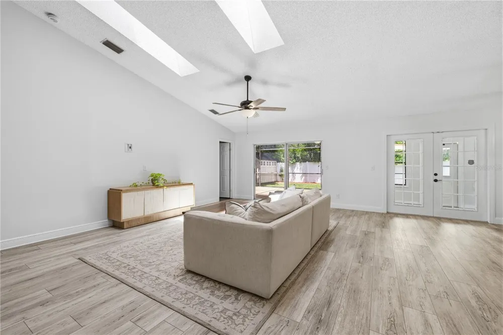 1570 CLUB DRIVE Tarpon Springs, FL 34689