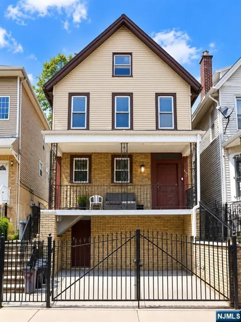 192 6th Street