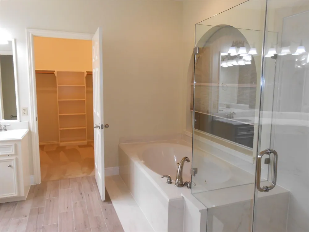 18 Crescent View Court The Woodlands, TX 77381