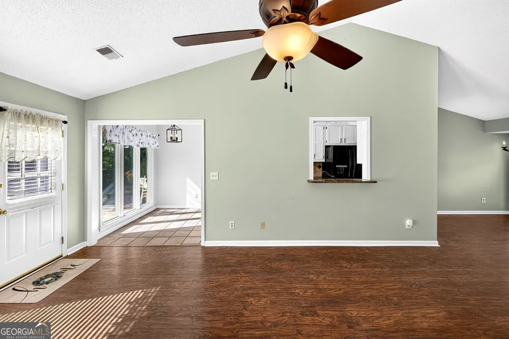 1215 Brookton DR Dacula, GA 30019