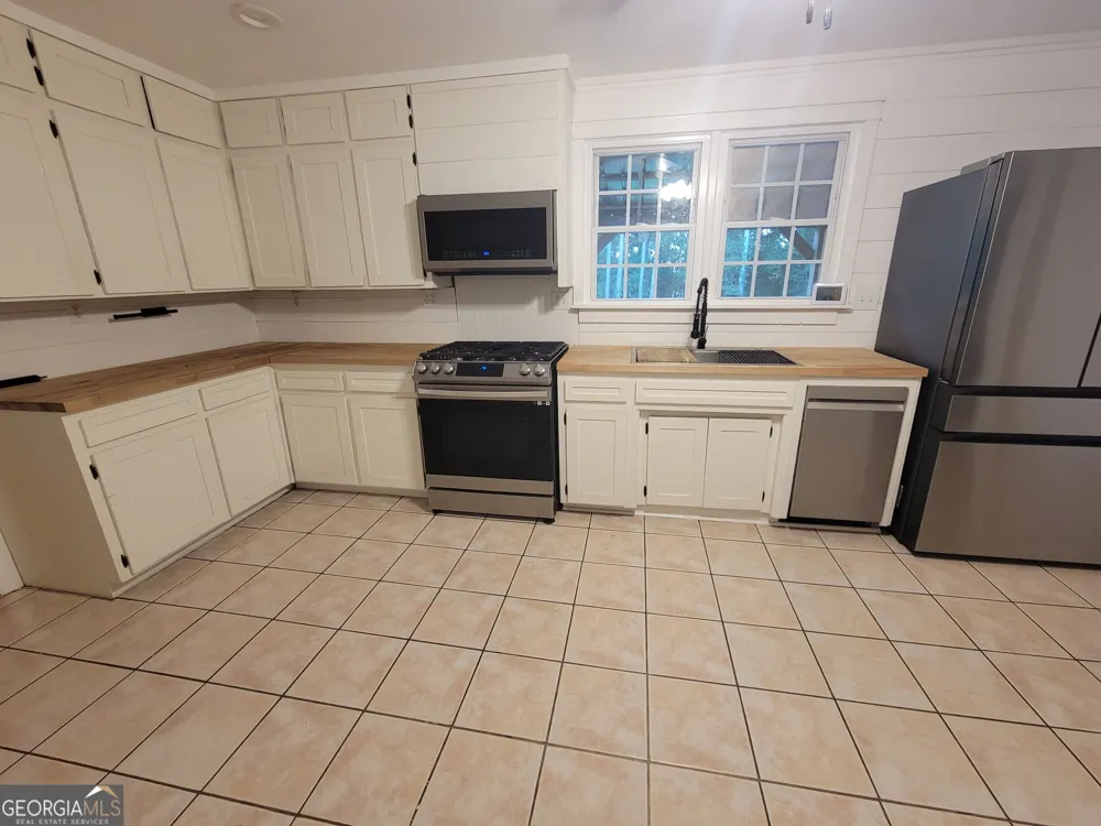 1131 E Main ST Hogansville, GA 30230