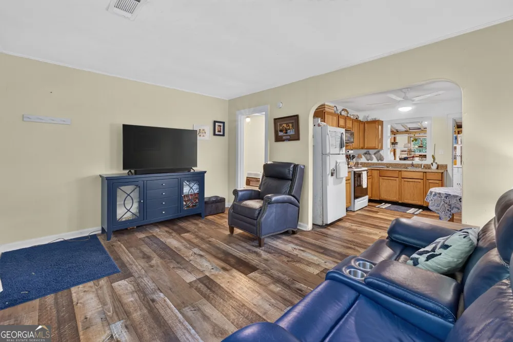 504 N Pond ST Toccoa, GA 30577