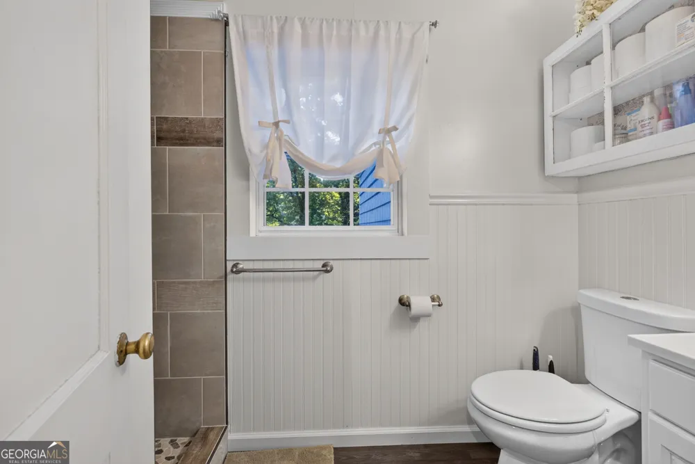 504 N Pond ST Toccoa, GA 30577