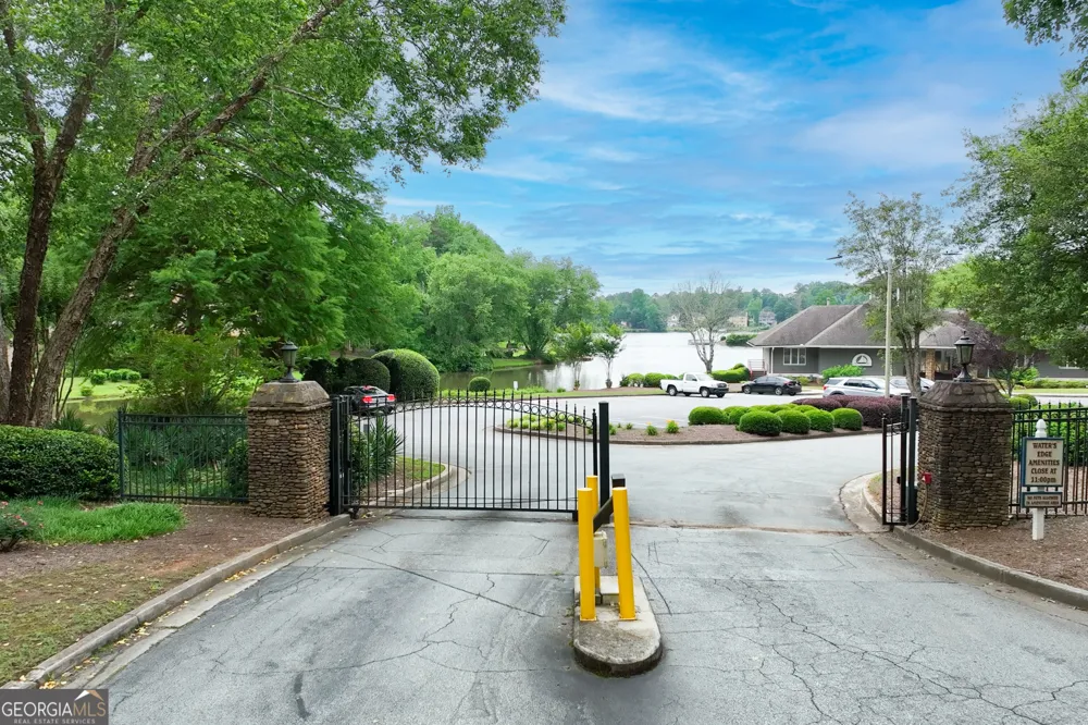 243 Harbor Pointe DR Stone Mountain, GA 30087