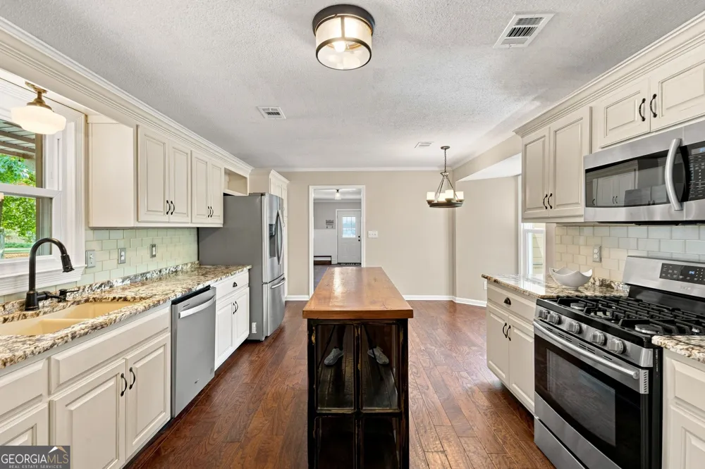 134 Hawkins RD Armuchee, GA 30105