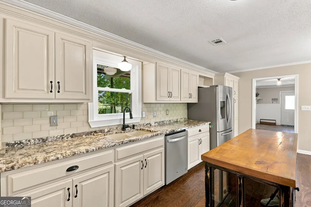 134 Hawkins RD Armuchee, GA 30105
