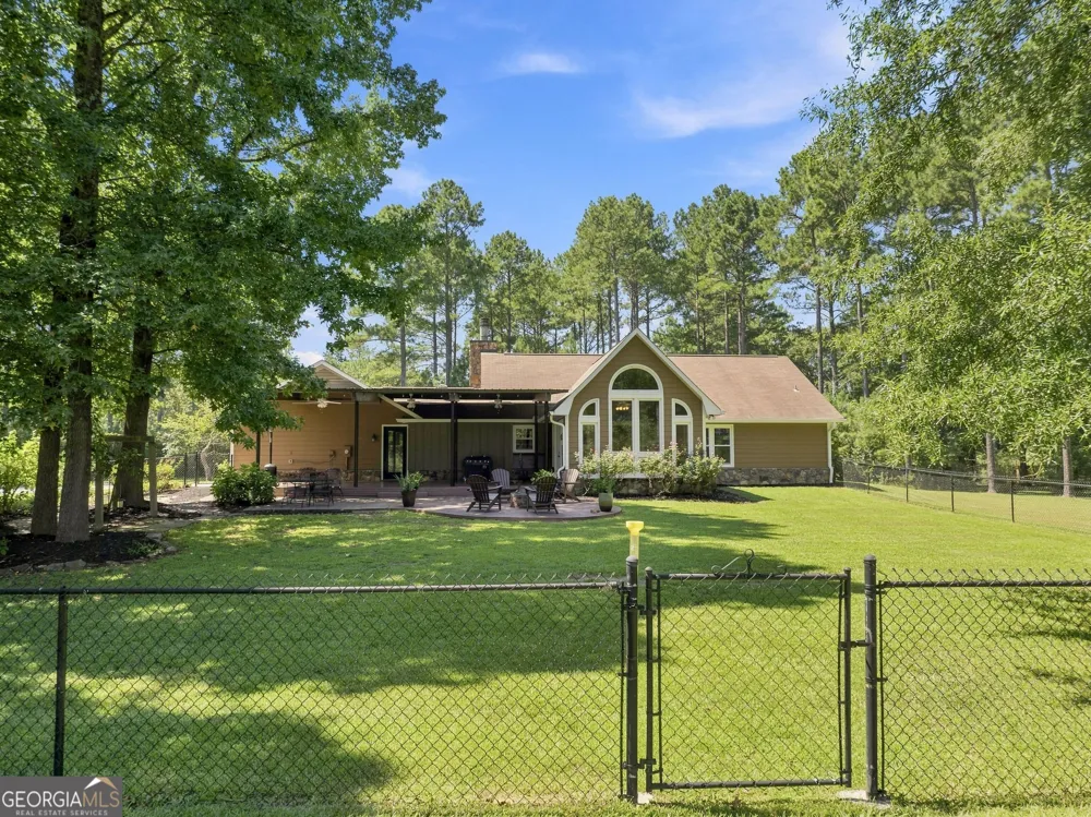 134 Hawkins RD Armuchee, GA 30105