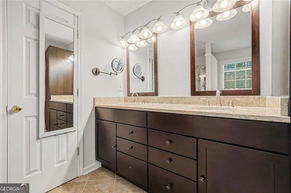 2200 Traywick Chase Alpharetta, GA 30004