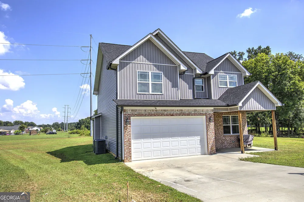 327 Larkspur DR SW Calhoun, GA 30701