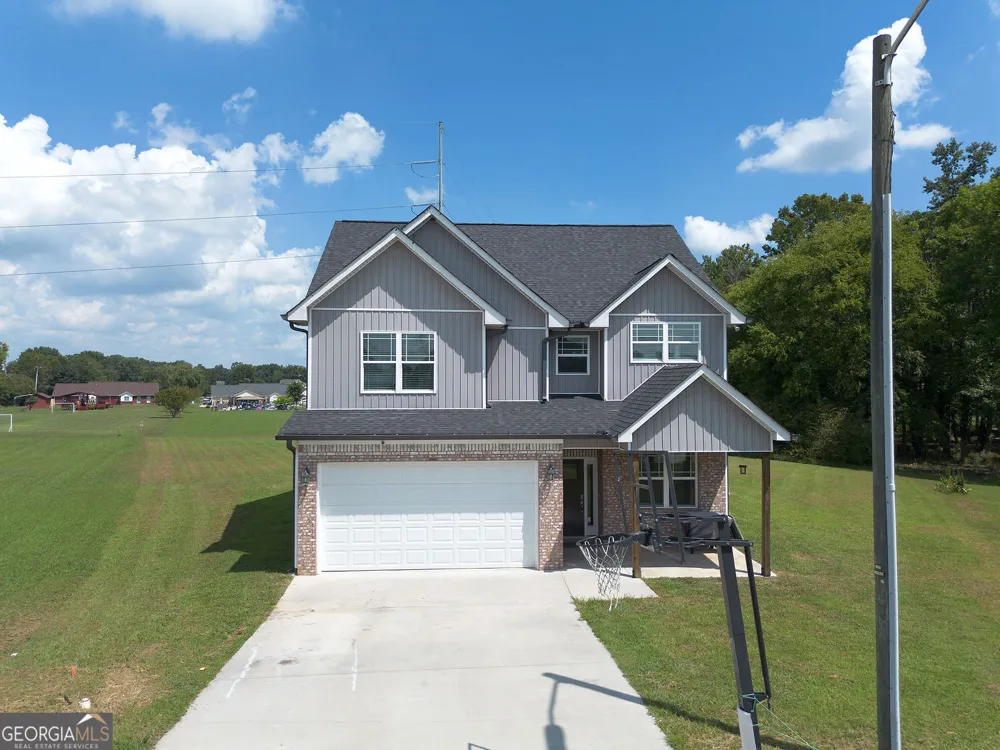 327 Larkspur DR SW Calhoun, GA 30701