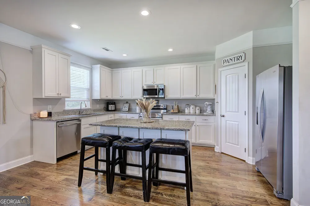 327 Larkspur DR SW Calhoun, GA 30701