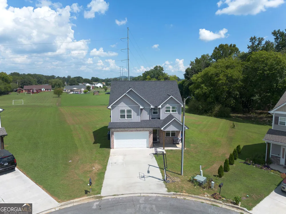 327 Larkspur DR SW Calhoun, GA 30701