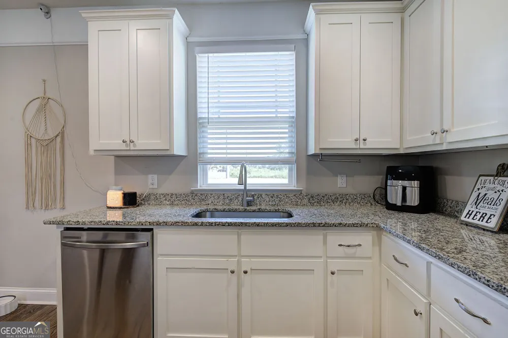 327 Larkspur DR SW Calhoun, GA 30701