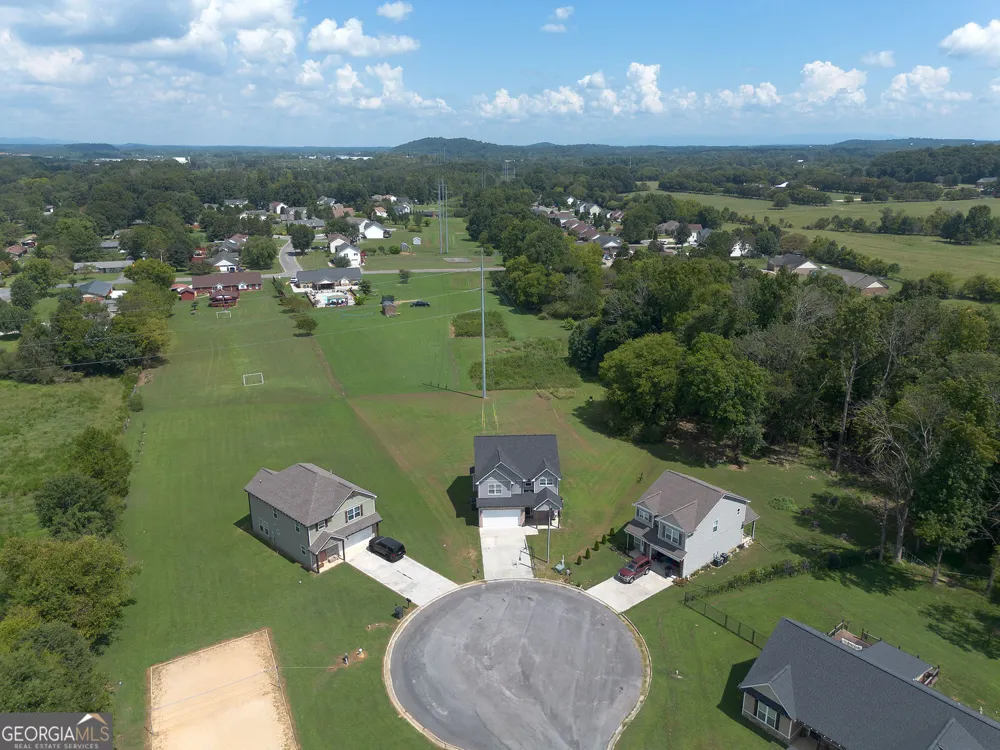327 Larkspur DR SW Calhoun, GA 30701