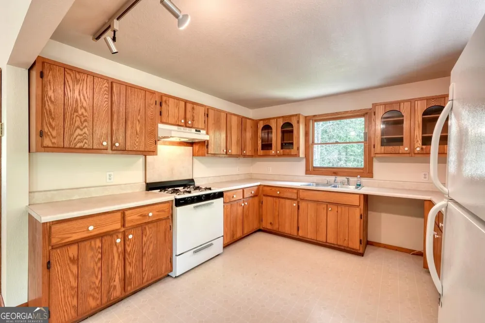 1493 Greasy Creek Road Brasstown, NC 28902