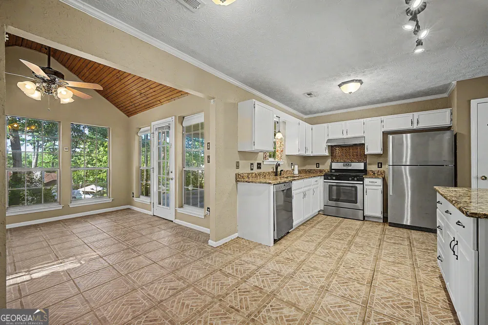 204 Spring CIR Stockbridge, GA 30281