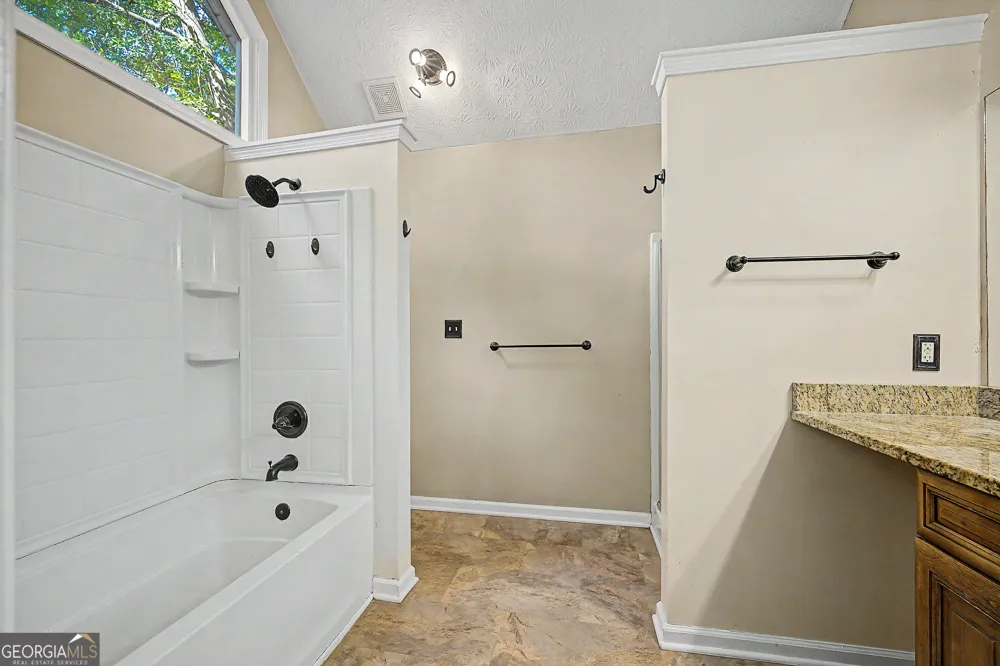204 Spring CIR Stockbridge, GA 30281