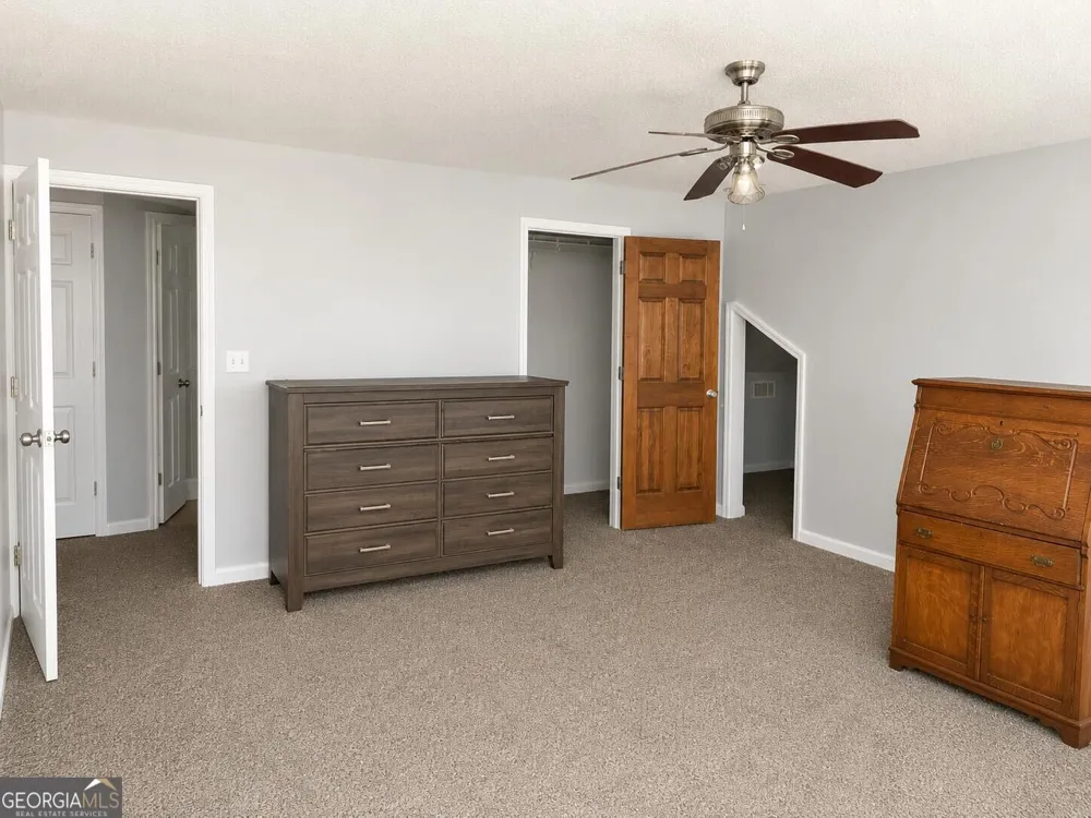 2667 Luke RD Ray City, GA 31645