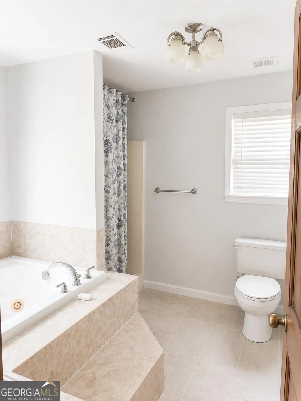 2667 Luke RD Ray City, GA 31645