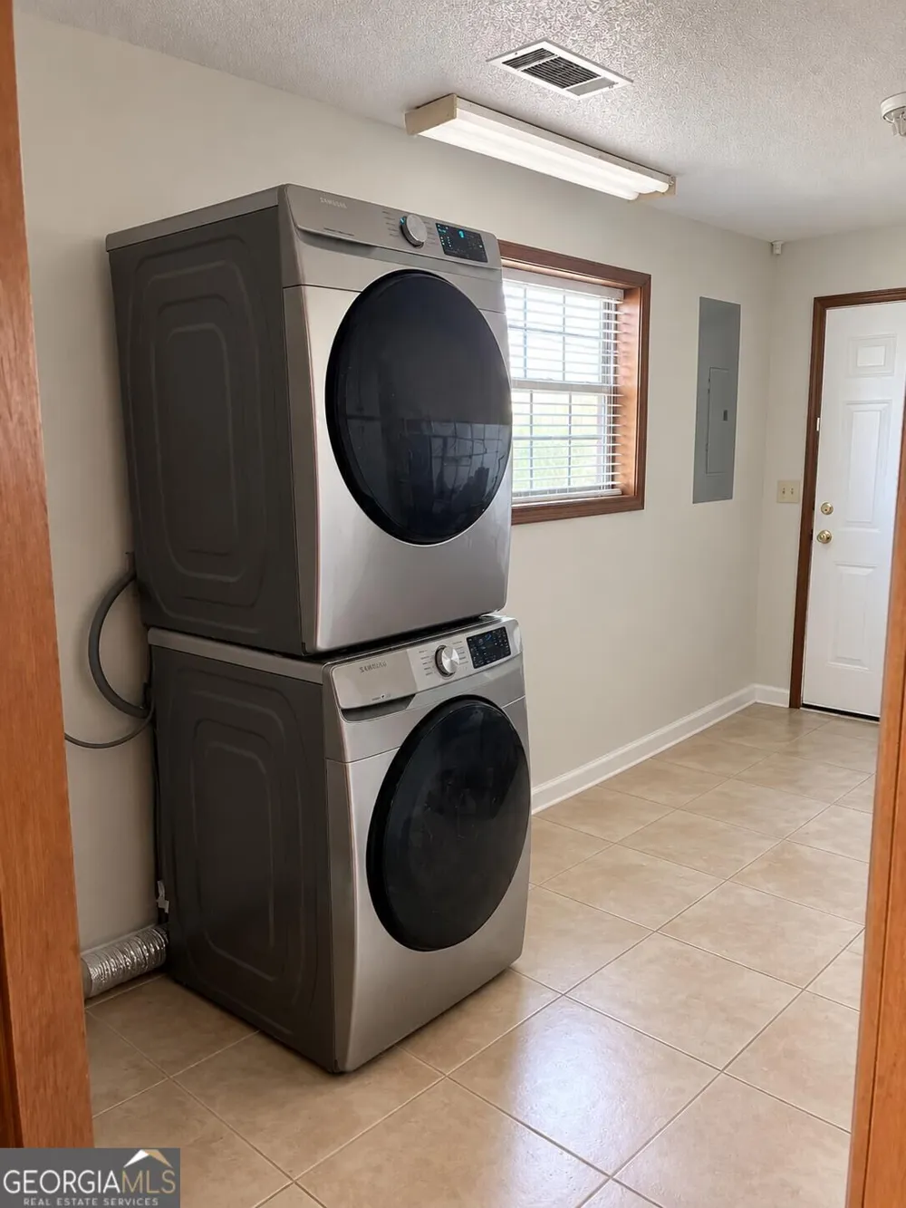 2667 Luke RD Ray City, GA 31645