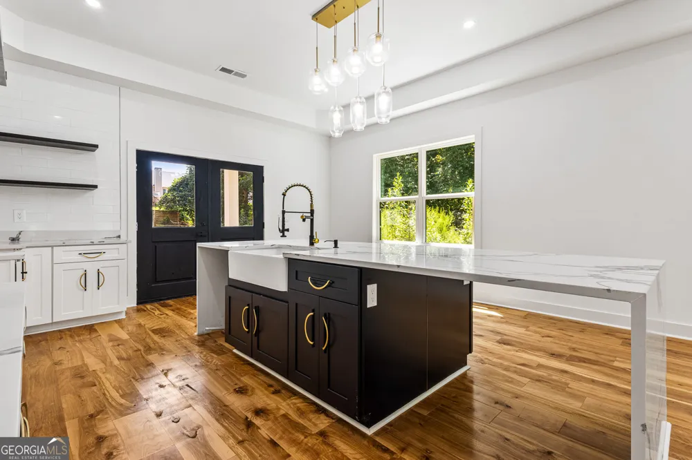 6465 Yacht Club RD Flowery Branch, GA 30542