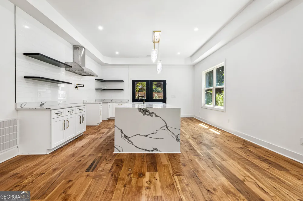 6465 Yacht Club RD Flowery Branch, GA 30542