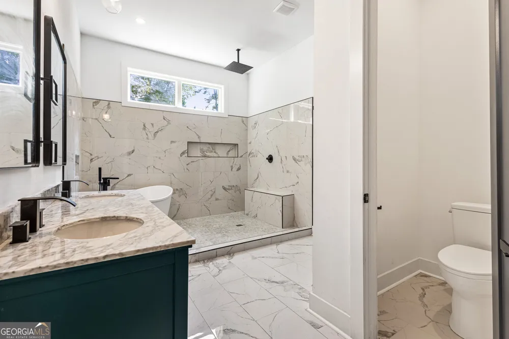 6465 Yacht Club RD Flowery Branch, GA 30542