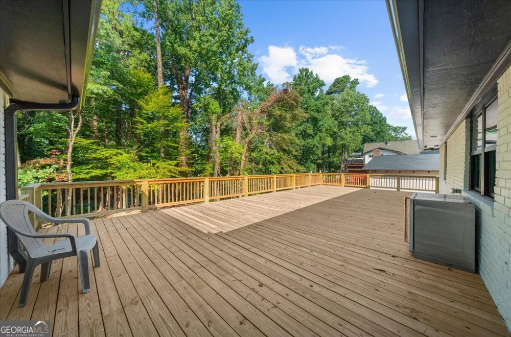 5839 Lakeshore DR Buford, GA 30518